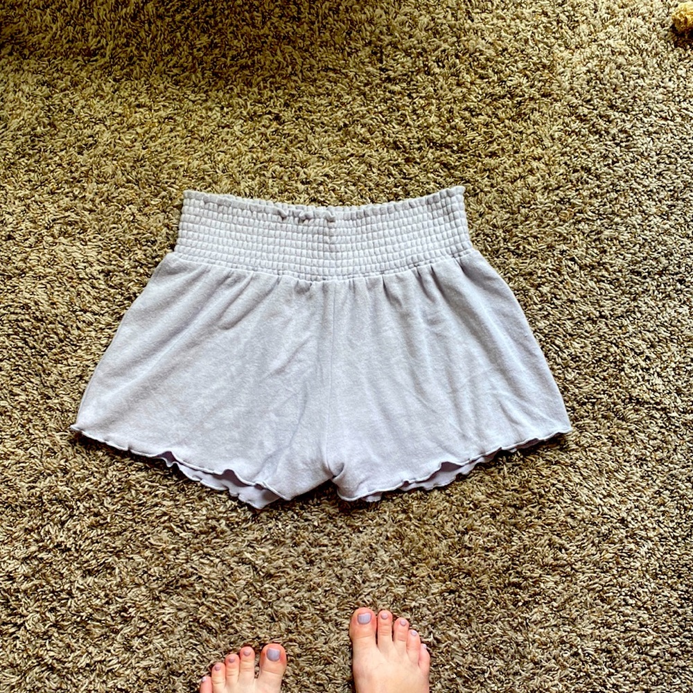 Z supply dawn smocked shorts in lavender (L)